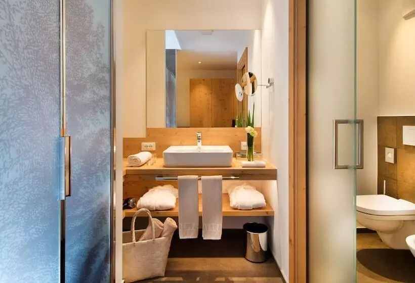 Отель Waldrast Dolomites