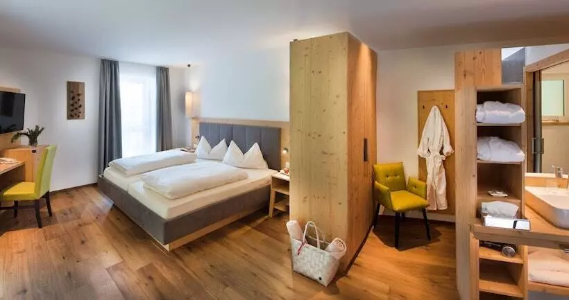 Отель Waldrast Dolomites