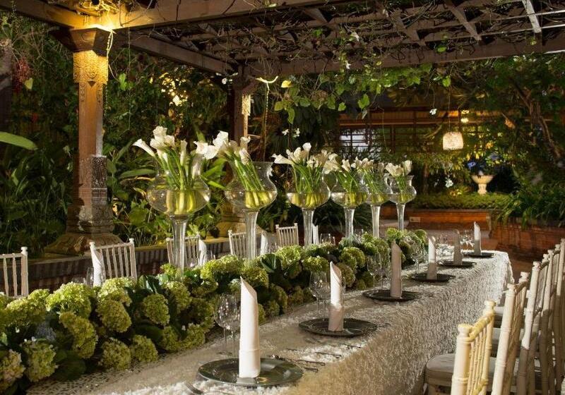 فندق Bumi Surabaya City Resort