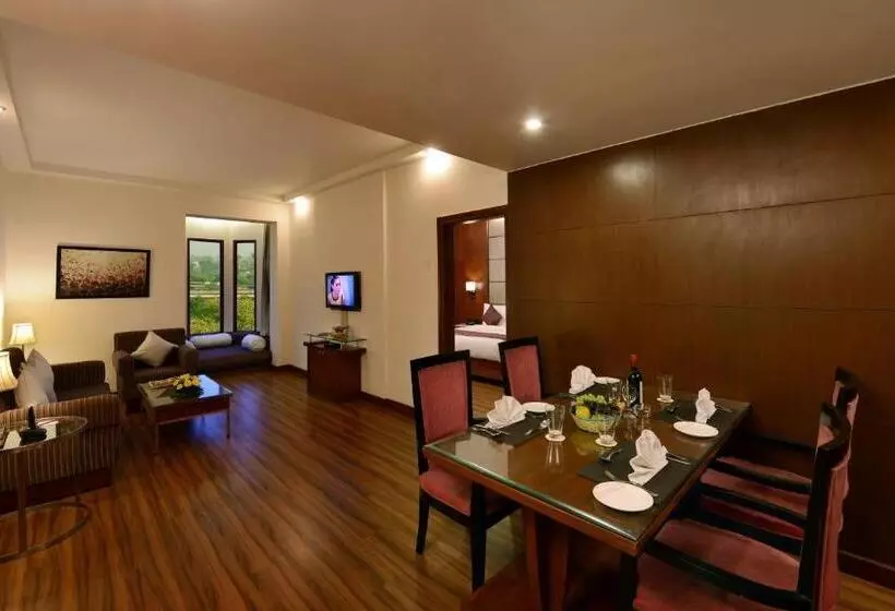 בית מלון כפרי Lords Plaza Jaipur