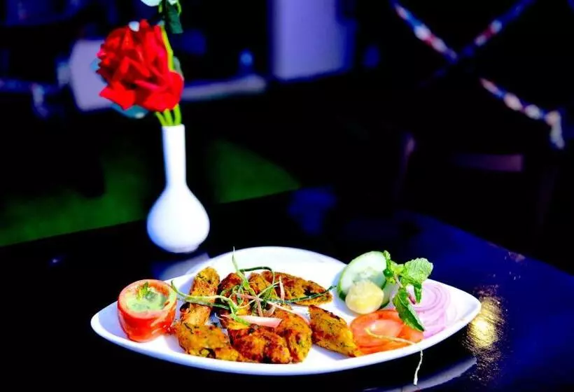 בית מלון כפרי Lords Plaza Jaipur