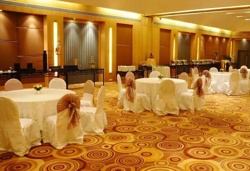 فندق The Lalit Ashok