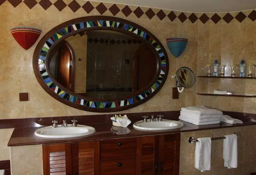 هتل Amboseli Serena Safari Lodge