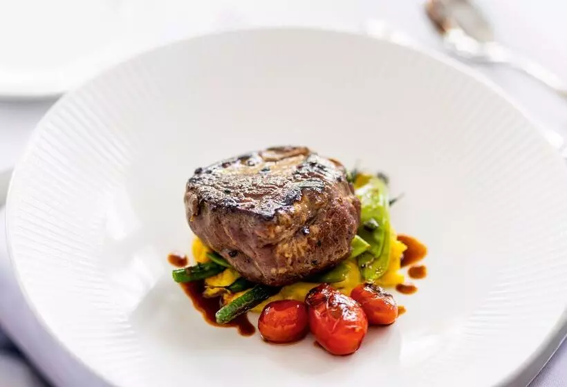 هتل Couples Tower Isle