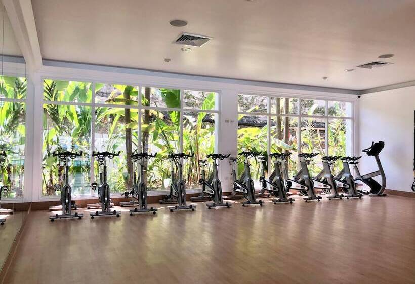 هتل Couples Tower Isle