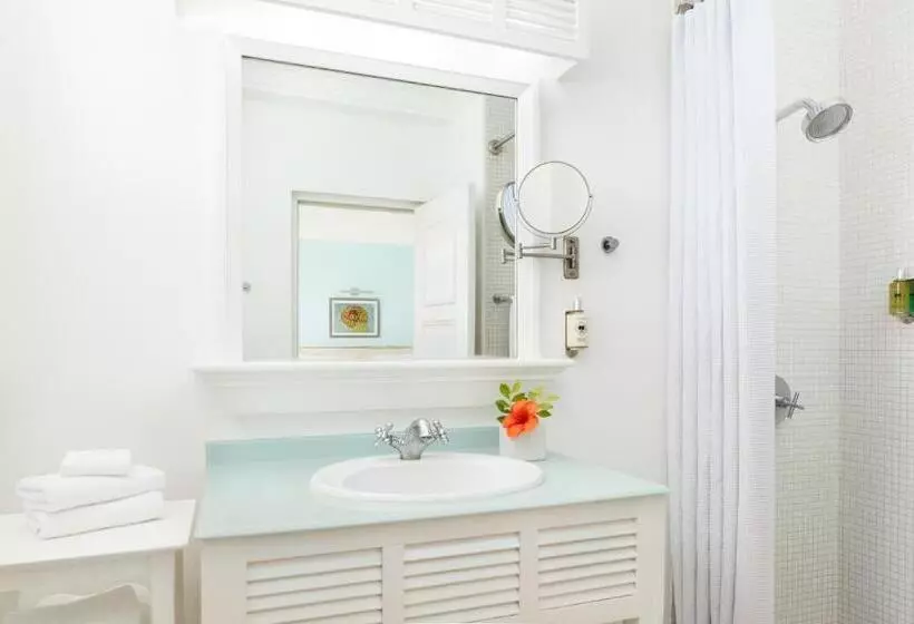 هتل Couples Tower Isle