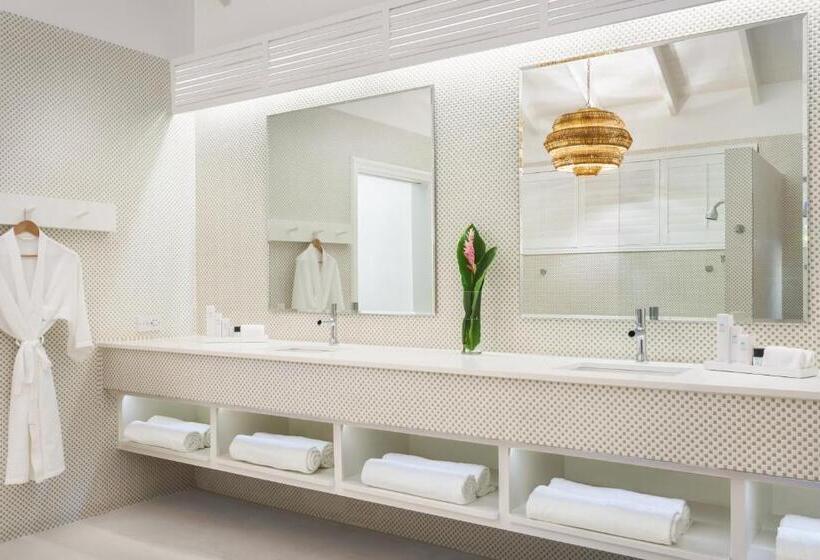 هتل Couples Tower Isle