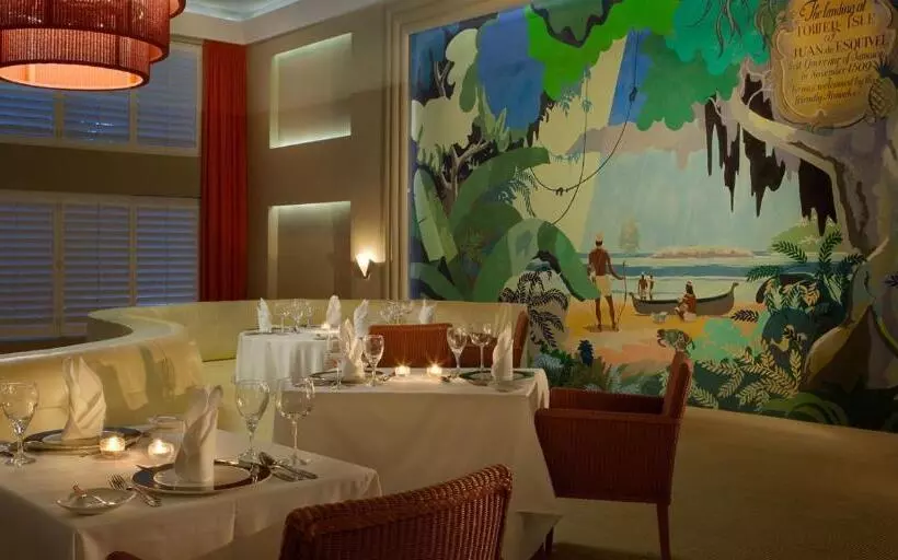 هتل Couples Tower Isle