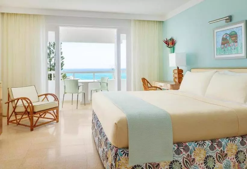 هتل Couples Tower Isle