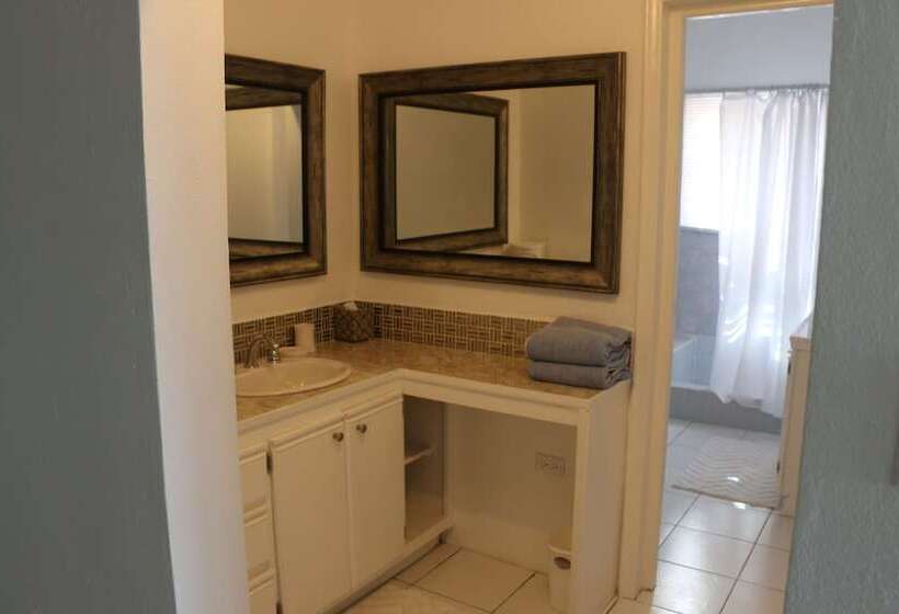 هتل Rendezvous Bay