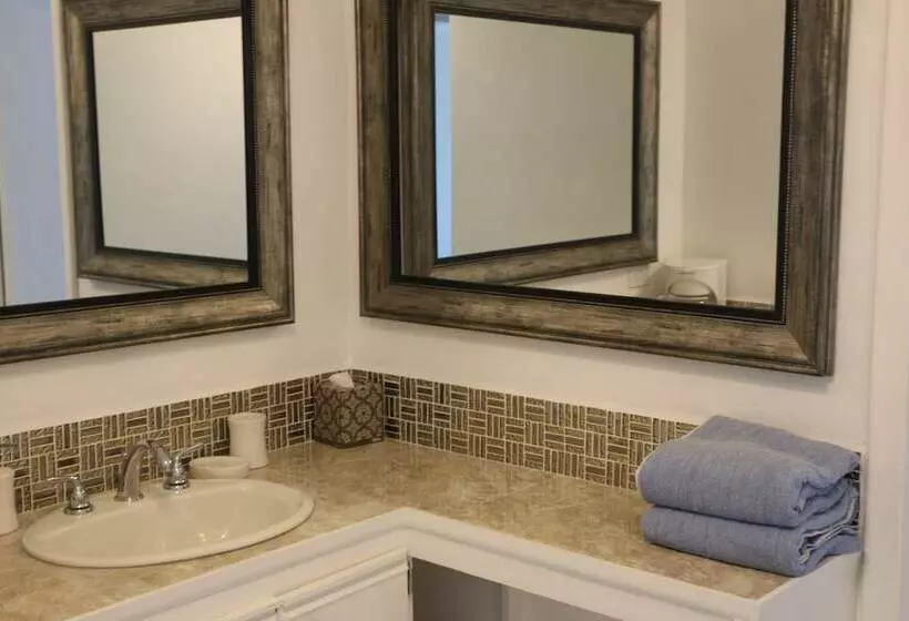 هتل Rendezvous Bay