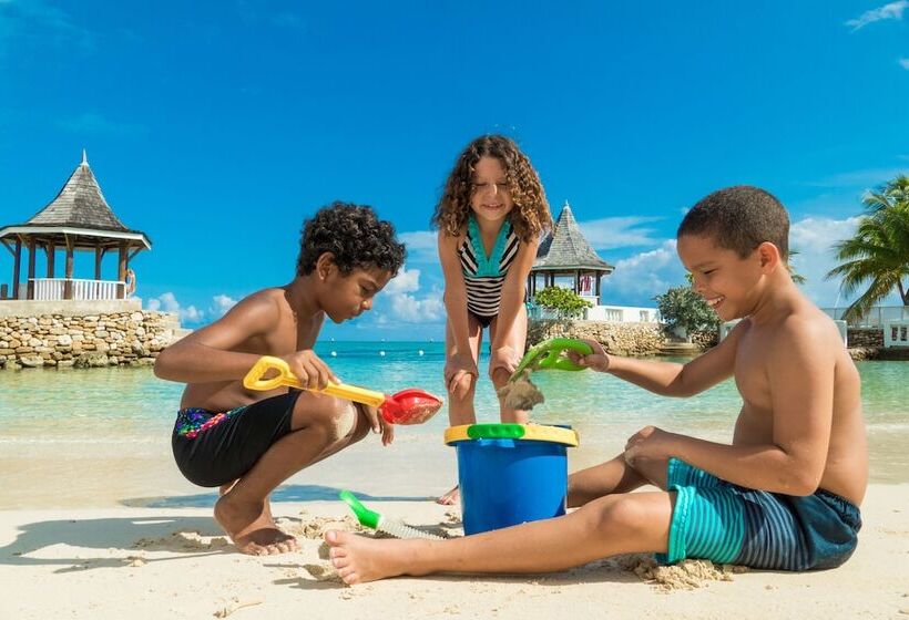 هتل Seagarden Beach Resort All Inclusive