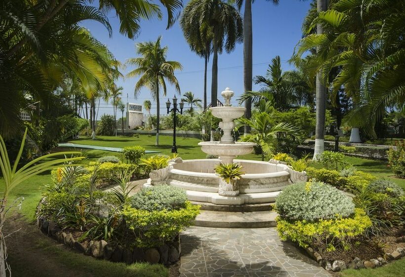 هتل Seagarden Beach Resort All Inclusive