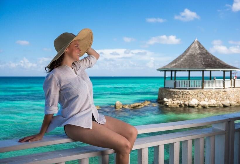 هتل Seagarden Beach Resort All Inclusive