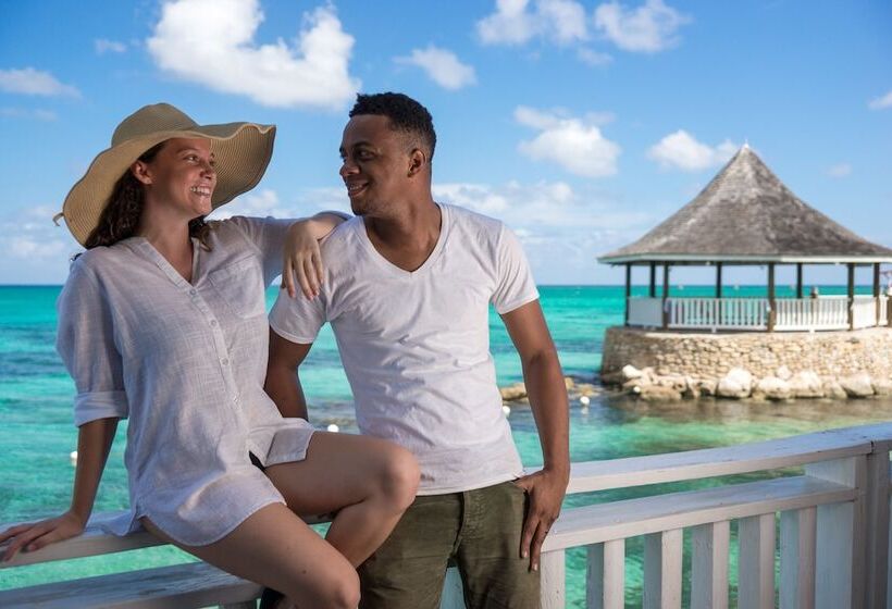 هتل Seagarden Beach Resort All Inclusive