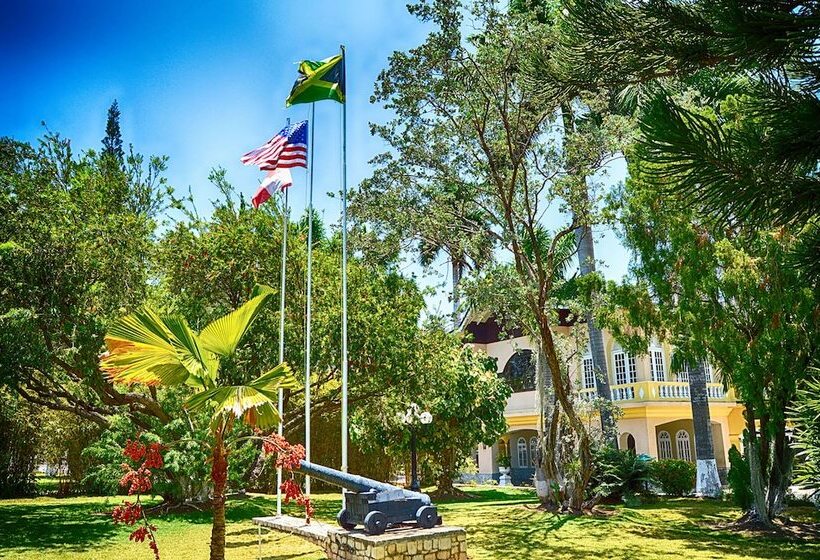 هتل Seagarden Beach Resort All Inclusive