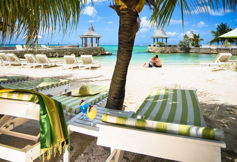 هتل Seagarden Beach Resort All Inclusive