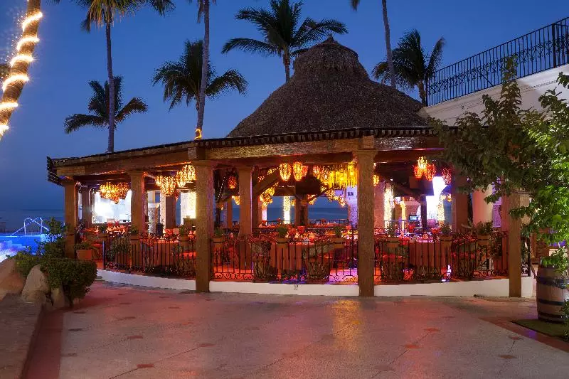 酒店 Playa Los Arcos Beach Resort