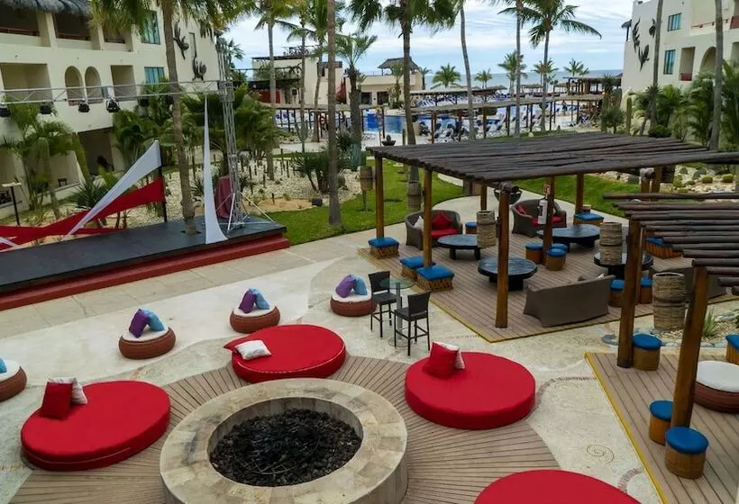Hotel Grand Decameron Los Cabos, A Trademark All Inclusive Resort
