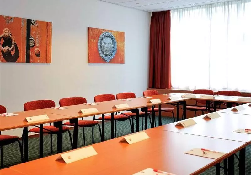 בית מלון כפרי Ibis Utrecht