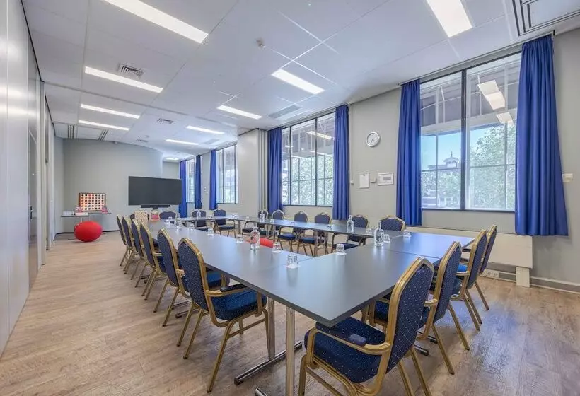 Leonardo Hotel Breda City Center