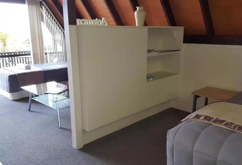 فندق Coastal Motor Lodge