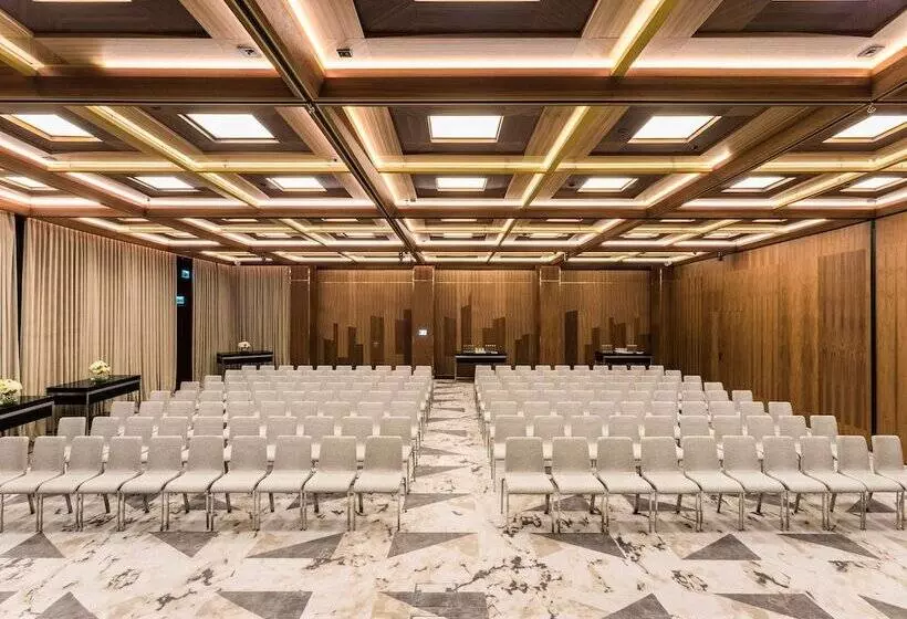 هتل Raffles Europejski Warsaw