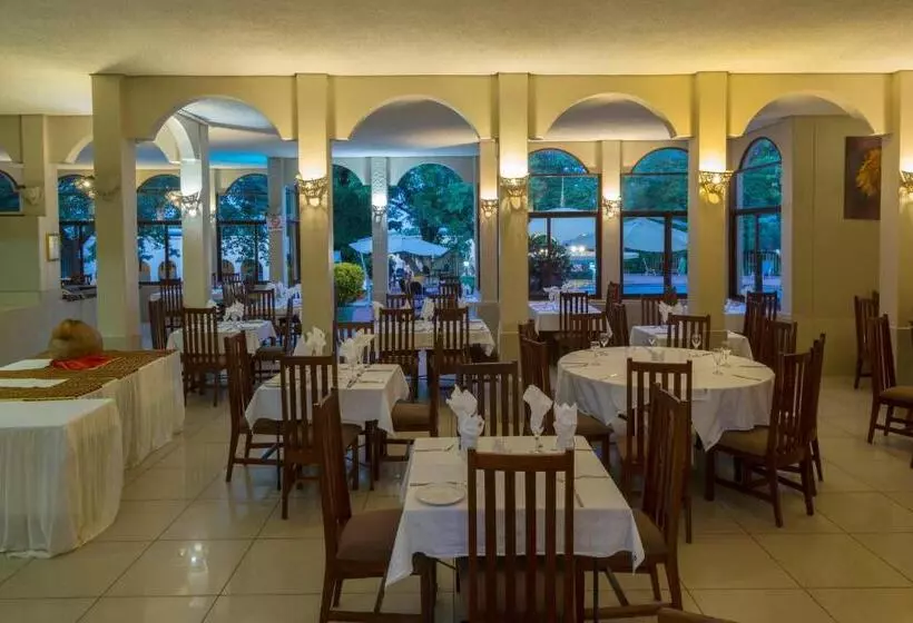 هتل Victoria Falls Rainbow