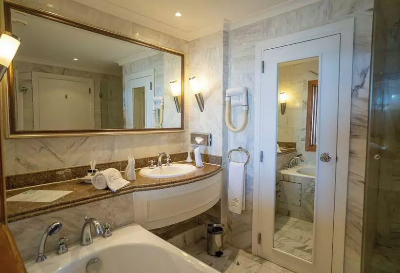 Hotelli Saphir Palace & Spa