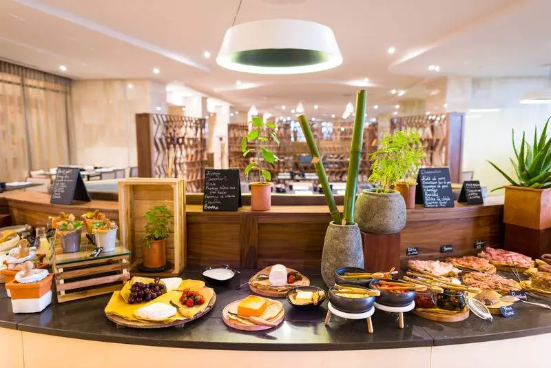 هتل 2 Fevrier, Lome