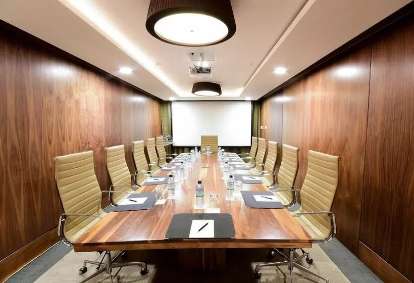 هتل 2 Fevrier, Lome