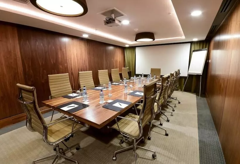 هتل 2 Fevrier, Lome