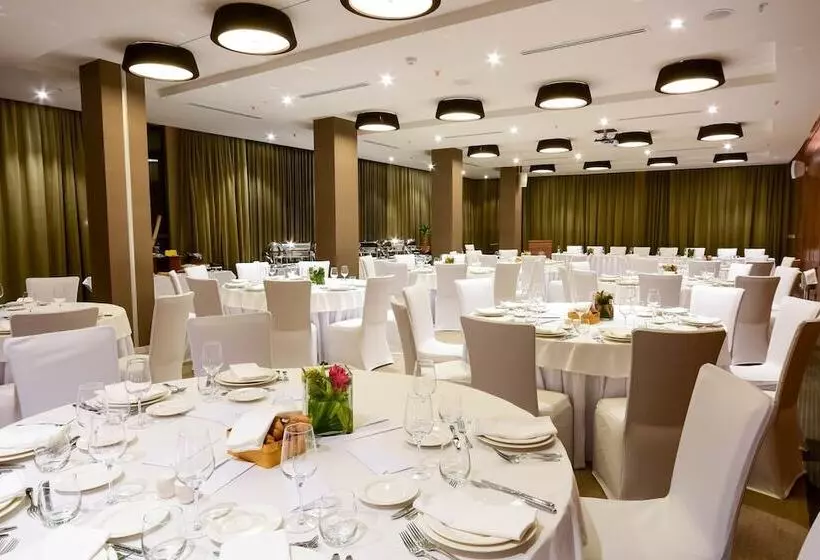 هتل 2 Fevrier, Lome