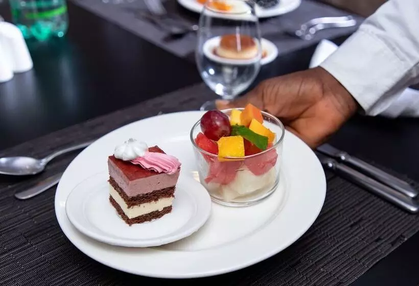 هتل 2 Fevrier, Lome