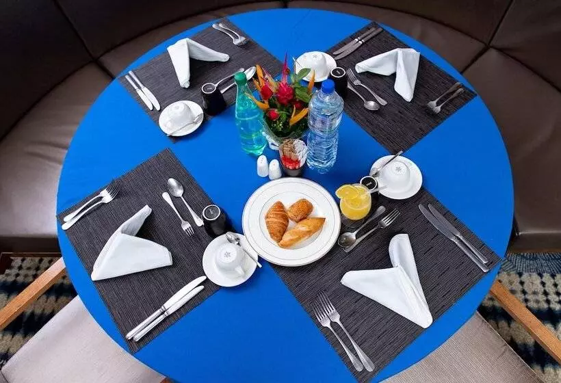 هتل 2 Fevrier, Lome