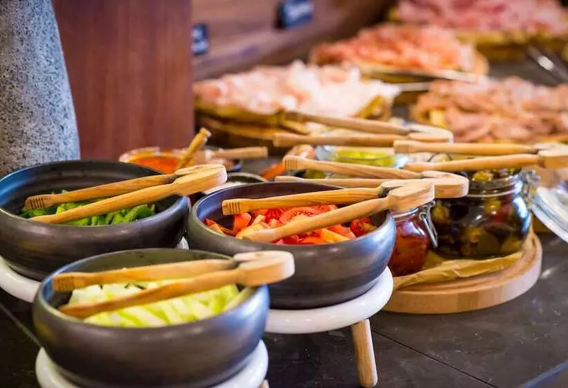 هتل 2 Fevrier, Lome