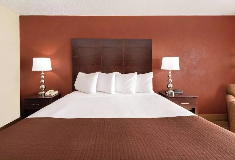 Hotel Baymont By Wyndham Midland Airport