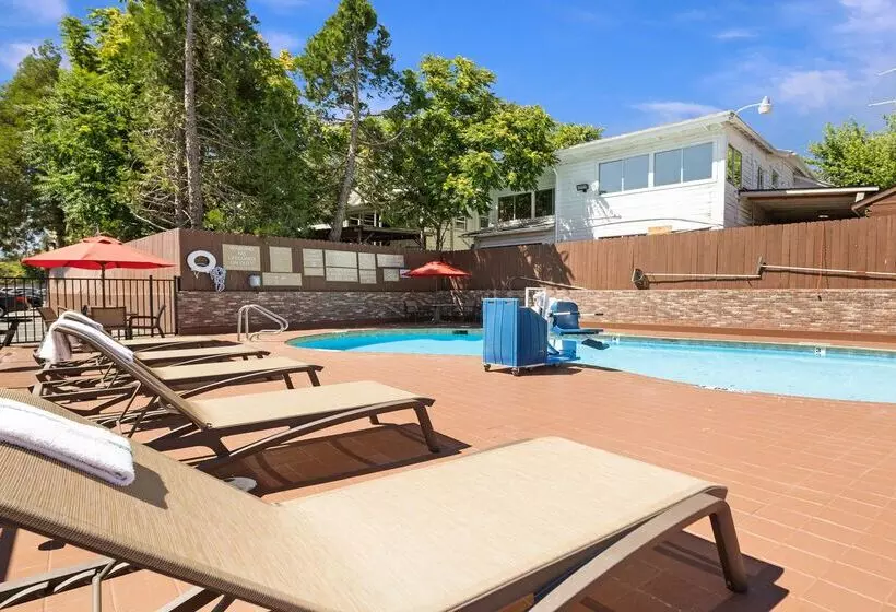 Отель Best Western Amador Inn