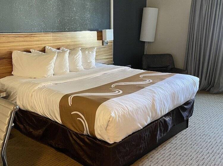 בית מלון כפרי Quality Inn Frontier At Us Hwy 30