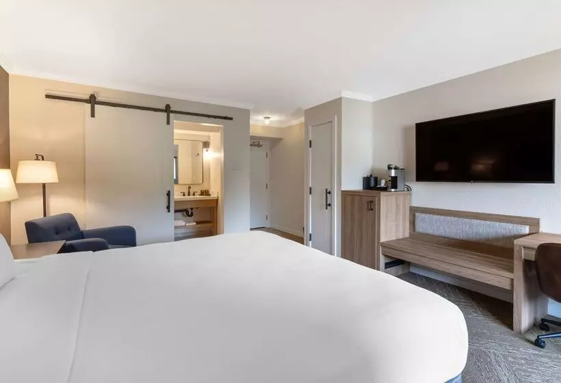 Отель Best Western Plus Inn At The Vines