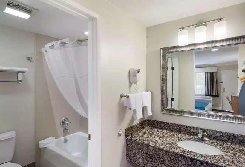 Отель Best Western Woodland Hills