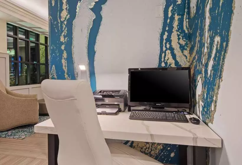 Отель Best Western Woodland Hills