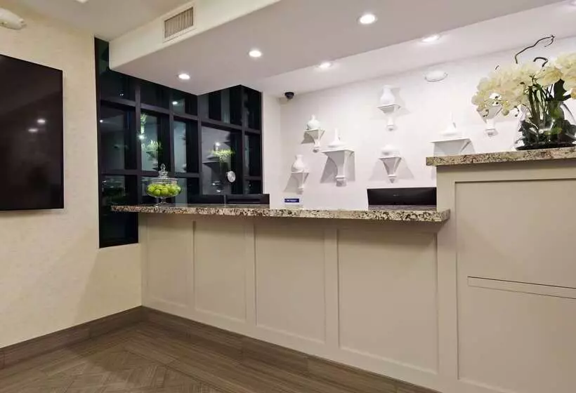 Отель Best Western Woodland Hills