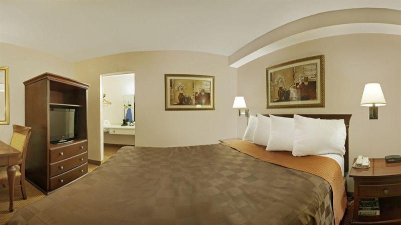 هتل Deluxe Inn San Antonio