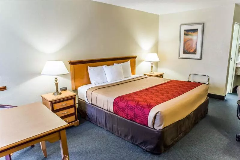 Отель Econo Lodge Whiteville