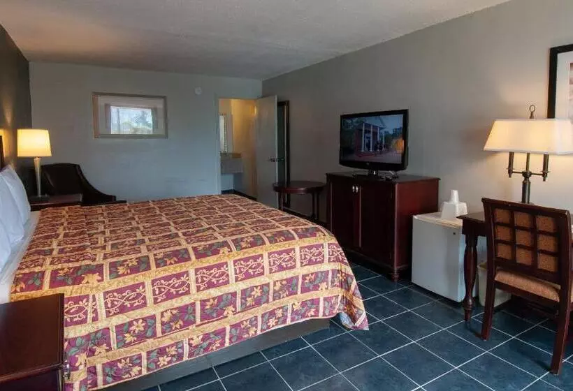ホテル Express Inn & Suites   5 Miles From St Petersburg Clearwater Airport