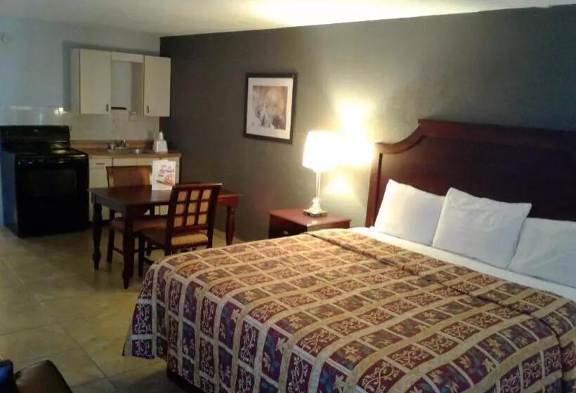 ホテル Express Inn & Suites   5 Miles From St Petersburg Clearwater Airport