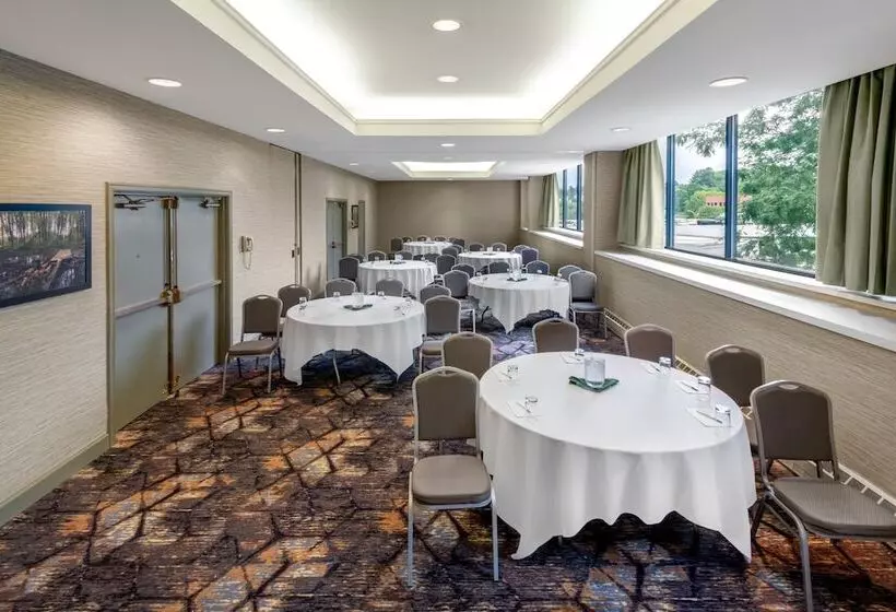 酒店 Holiday Inn & Suites Pittsfield Berkshires, An Ihg