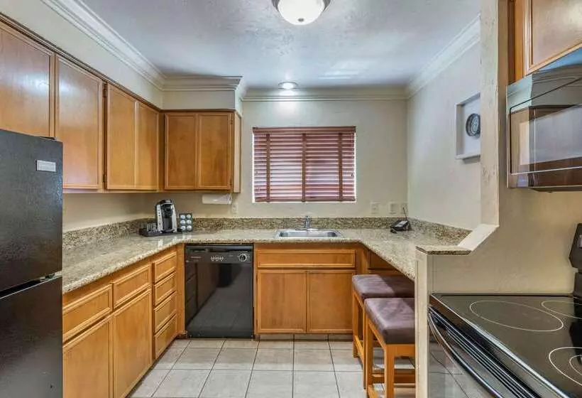 Lincoln Sands Oceanfront Resort, Ascend Hotel Collection