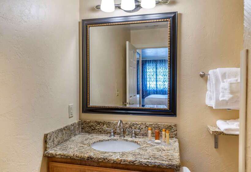 Lincoln Sands Oceanfront Resort, Ascend Hotel Collection